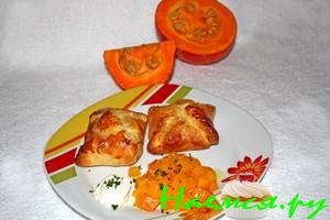 Слоенные конвертики с тыквой