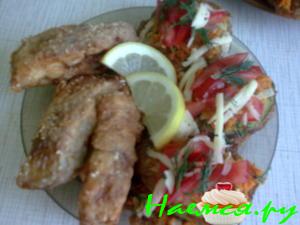 Тилапия жареная с кунжутом и овощами