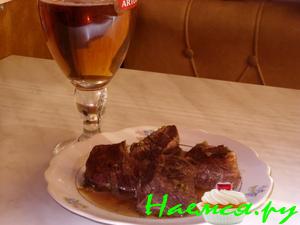 Телятина в вине с зеленью и чесноком