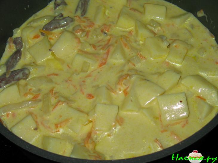 Тушеная в сметане картошка с сердечками «Колхозная»