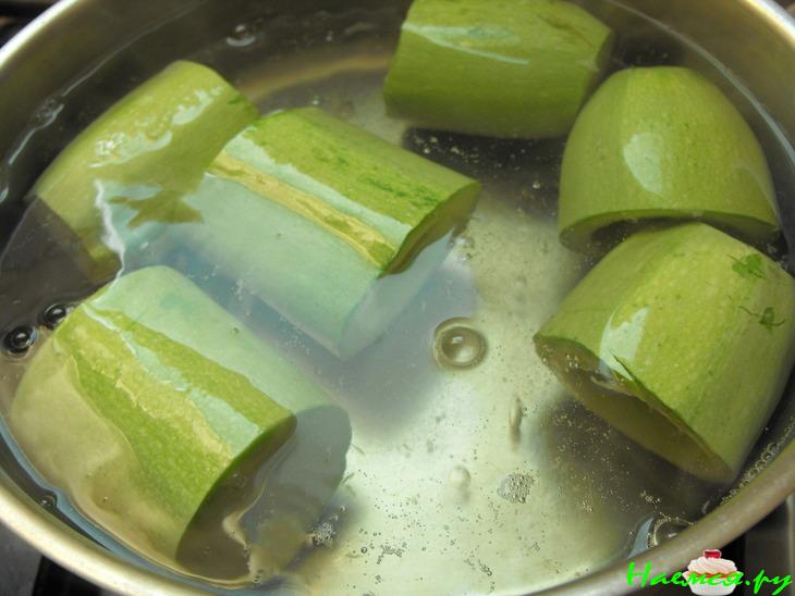 Кабачковые бочонки с креветками