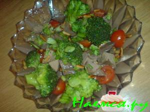 Салат из брокколи и птичьей печени