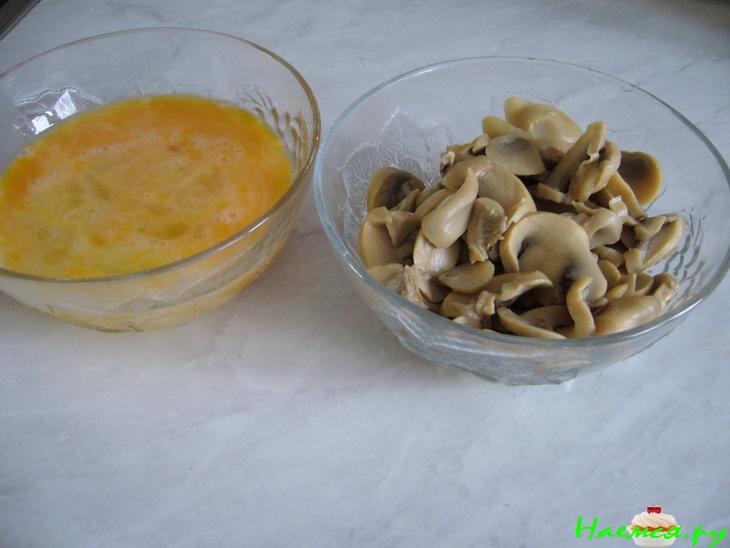 Грибной салат с яйцом и зеленым луком Грибной салат с яйцом и зеленым луком