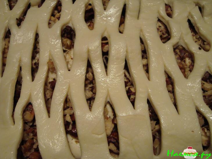 Яблочный пирог с грецкими орехами Яблочный пирог с грецкими орехами