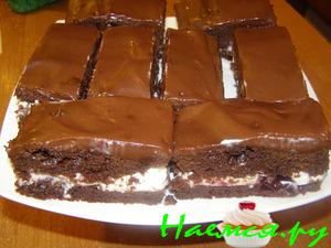 Шоколадно-вишнёвые пироженки