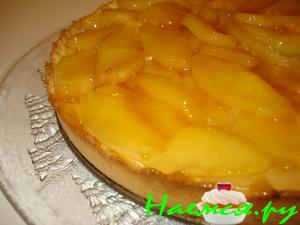 Пирог с айвой и нежным кремом