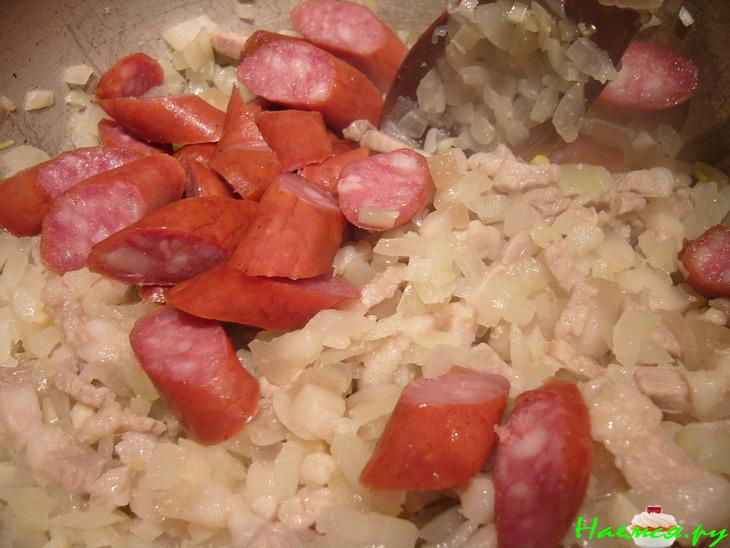 Фасолевый суп с пастой и копченостями