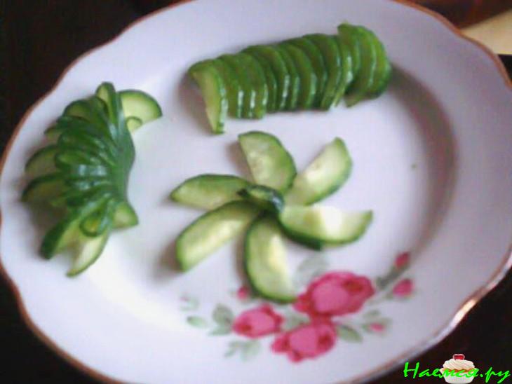 Украшение из огурца