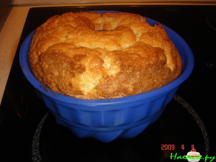 Пирог с яичным ликером (очень нежный)