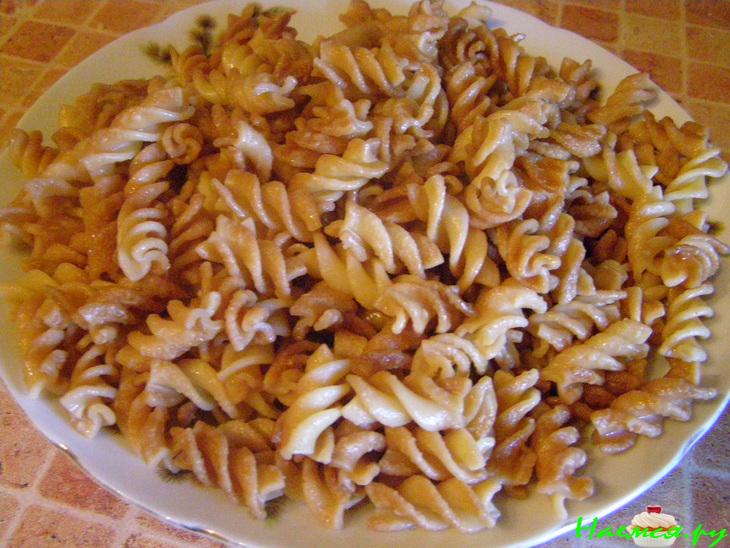 Жареные макароны с соусом из мацони Жареные макароны с соусом из мацони