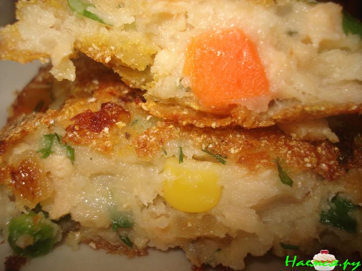 Котлеты из форели с овощами