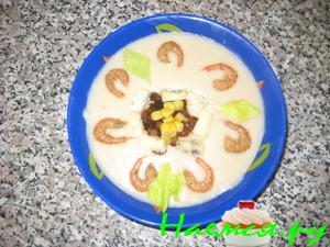 Суп-пюре из корня сельдерея, креветок с голубым сыром Суп-пюре из корня сельдерея, креветок с голубым сыром