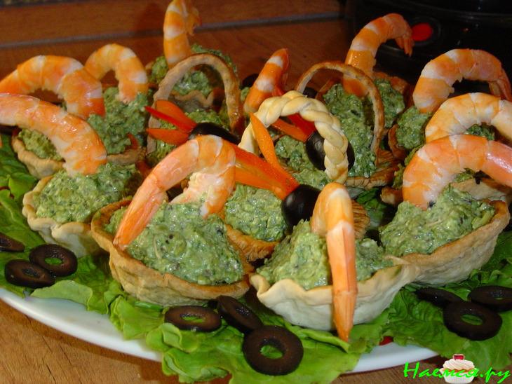 Слоеные корзиночки с креветками и шпинатом Слоеные корзиночки с креветками и шпинатом