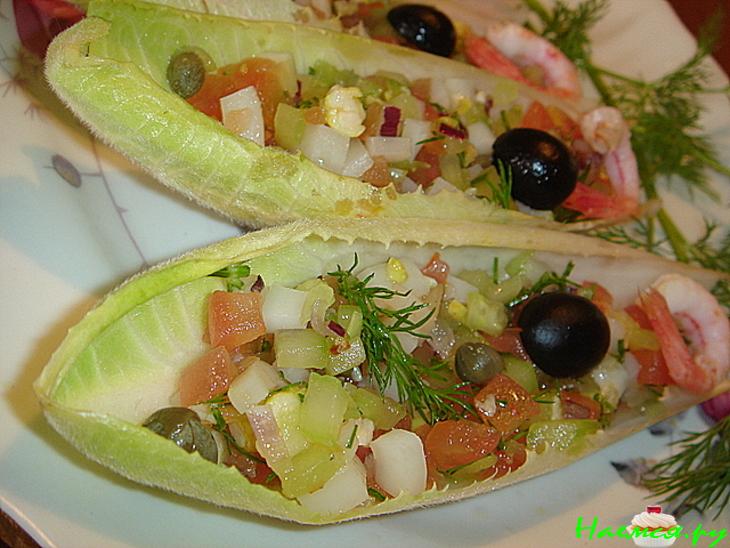"Лодочки" из цикория с кальмарами