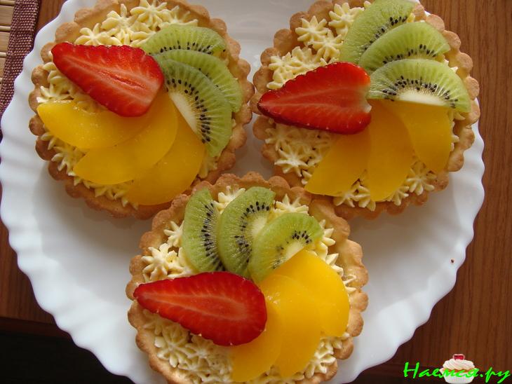 Корзиночки с джемом и фруктами