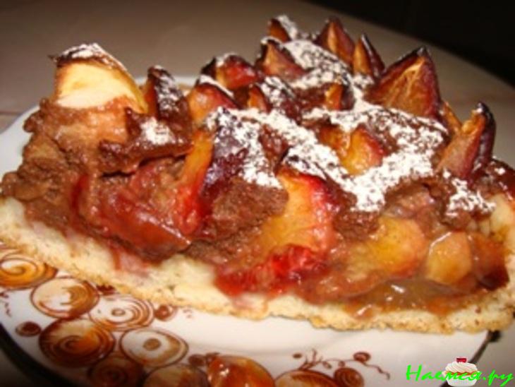 Сливовый пирог "Астра" с шоколадной начинкой