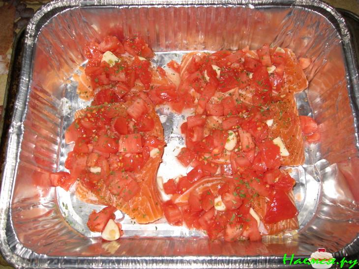 Филе лосося запеченное с гарниром Филе лосося запеченное с гарниром