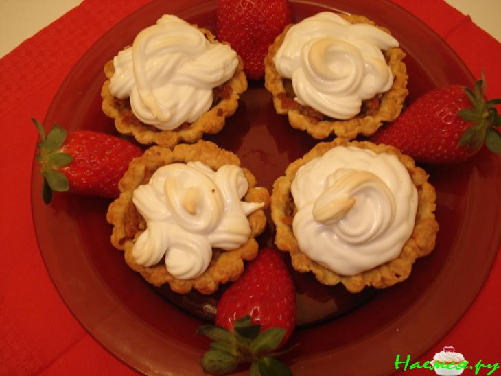 Корзиночки флан из слоёного теста с яблоками и миндалём