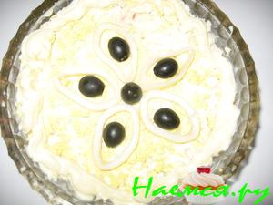 Салат слоённый с кальмаром