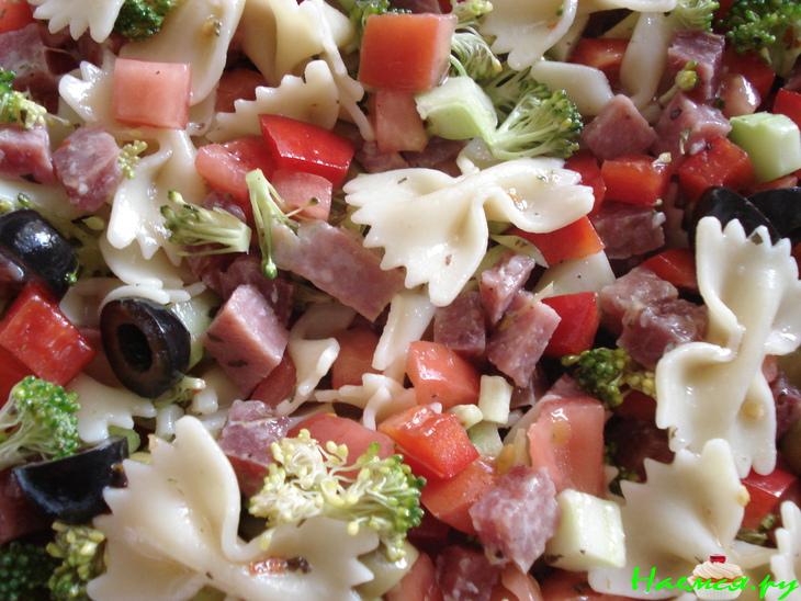 Итальянский салат с макаронами