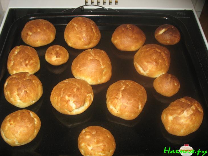 Заварные булочки с вишней Заварные булочки с вишней