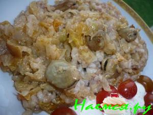 Ленивые голубцы с бобами в соусе