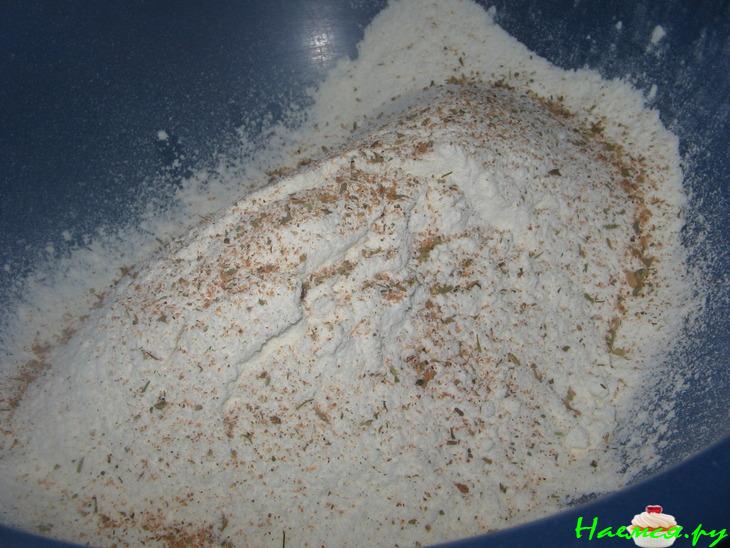 Пирог с двумя видами сыра из теста для пиццы