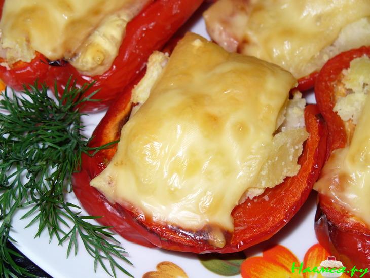 Картошка запеченная в болгарском перце под сыром