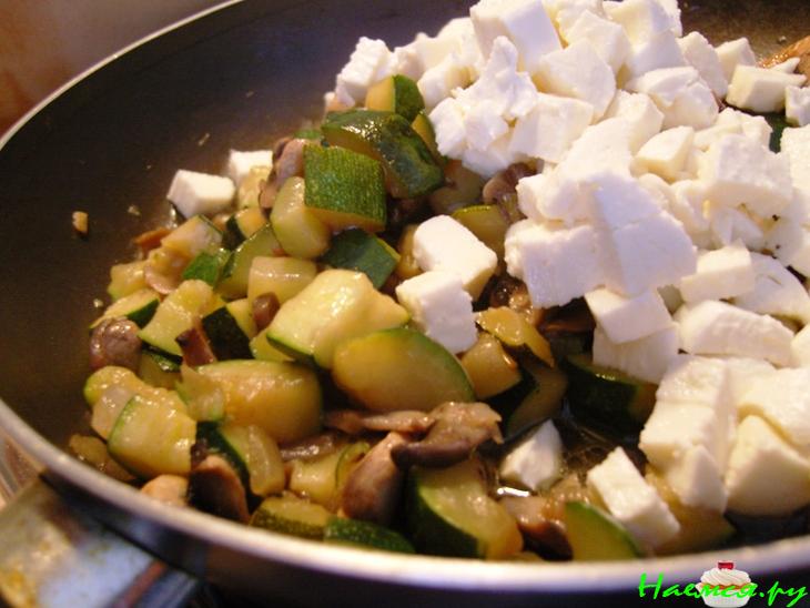 Цуккини и шампиньоны запеченные с сыром Моцарелла