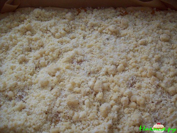 Пирог с абрикосовым вареньем и посыпкой "Штрейзель"