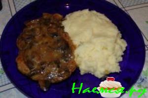 Свиные отбивные с грибным соусом Свиные отбивные с грибным соусом