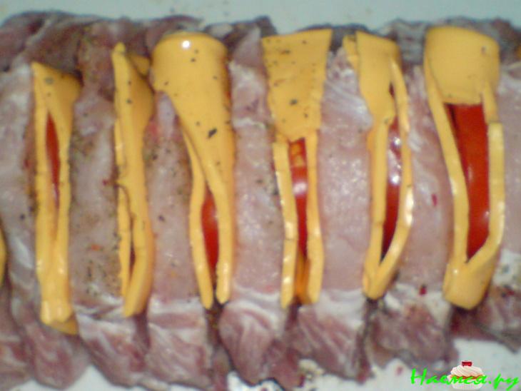 "Книжка" из свинины с плавленным сыром и помидорами "Книжка" из свинины с плавленным сыром и помидорами