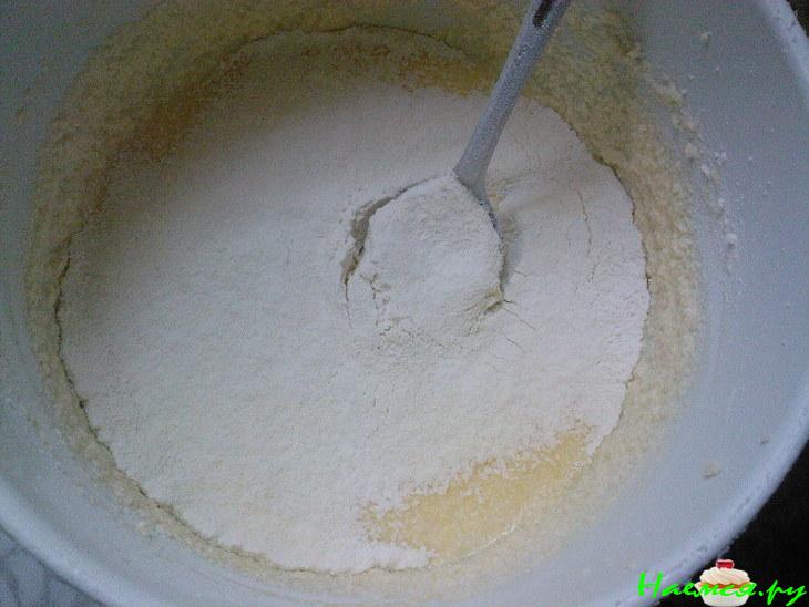 "Многовкусовой" пирог с ореховой начинкой