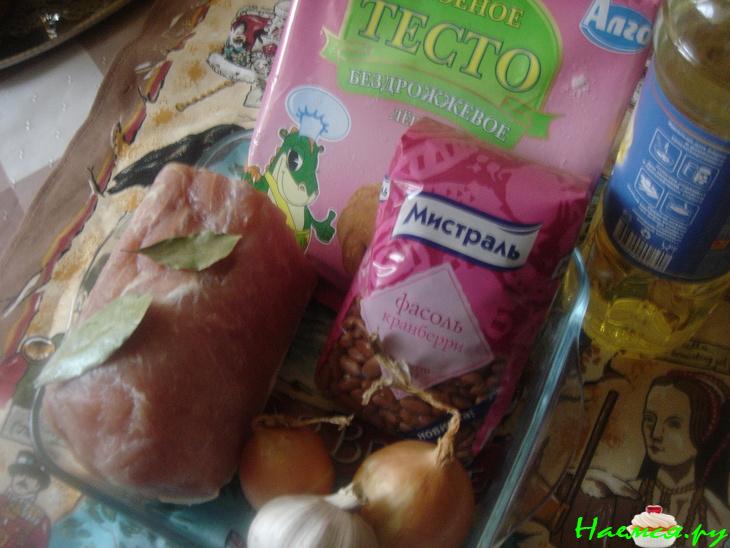 Английский мясной пирог с красной фасолью Английский мясной пирог с красной фасолью