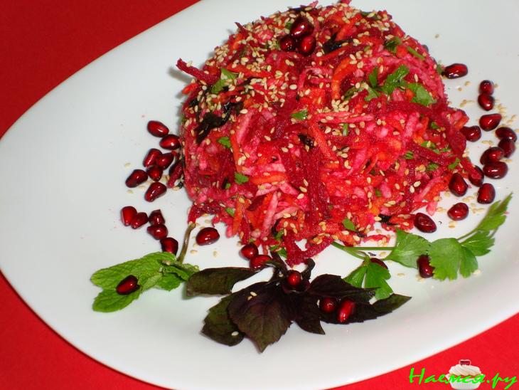 Cалат из свеклы с кольраби и кунжутом Cалат из свеклы с кольраби и кунжутом