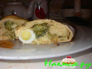 Кальцоне с брокколи и перепелиными яйцами Кальцоне с брокколи и перепелиными яйцами