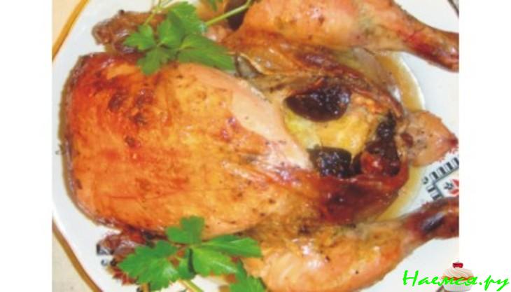 Запечённая курица с черносливом, апельсином и грецкими орехами 