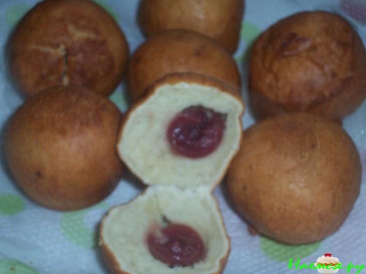 Крапфен с вишней в шоколаде