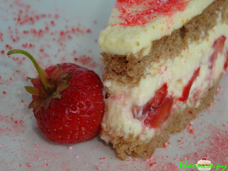 Торт с клубникой и белым шоколадом. Нежный