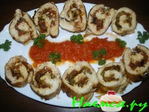 Куриные рулетики с вялеными помидорами 