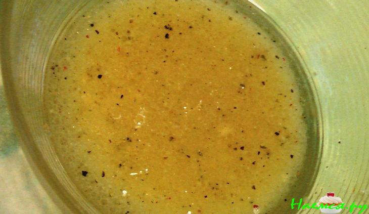 Салат с осетриной, авокадо и перепелиными яйцами