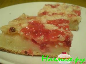 Пирог со смородиной и сахарной крошкой