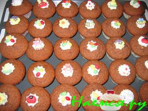 Банановые маффины с орехами