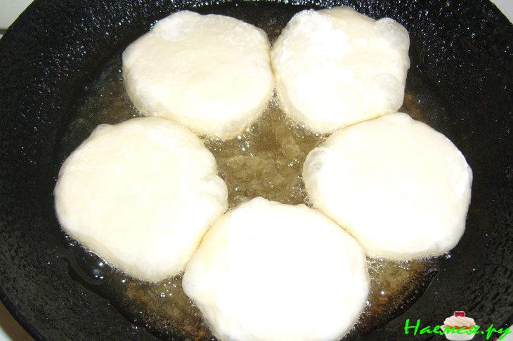 Пирожки с рыбой и зеленым луком