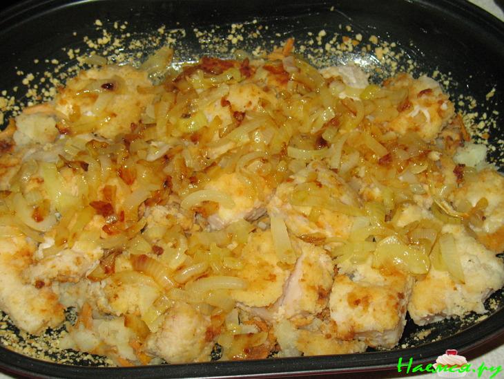 Запеканка с рыбой и грибами под сеточкой из картофельного теста