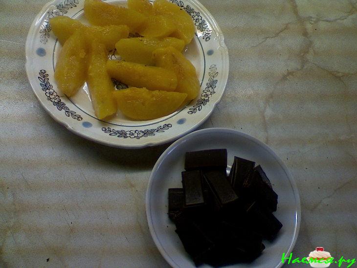 Слоеные мешочки с персиком и шоколадом Слоеные мешочки с персиком и шоколадом