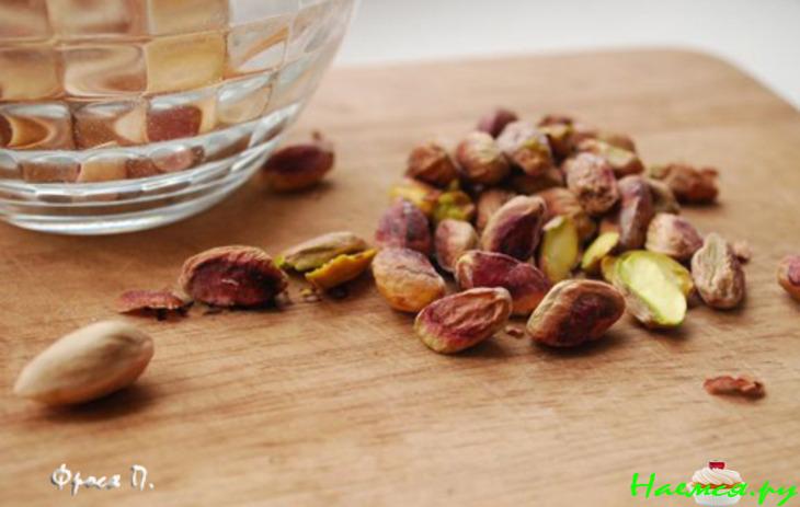 Суп-пюре из курицы с фисташками