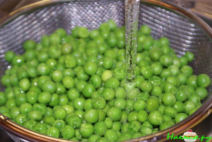 Мини-запеканки с зелёным горошком и сыром