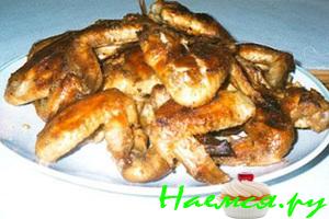 Куриные крылышки в медово-чесночном соусе