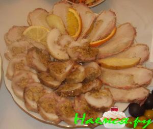 Рулет куриный с орехами